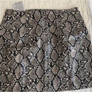 Zara woman snake print slit skirt size medium